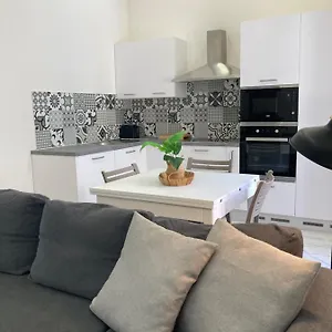 Apartament Charming Central Townhouse In By Assetflow Pro, Sliema